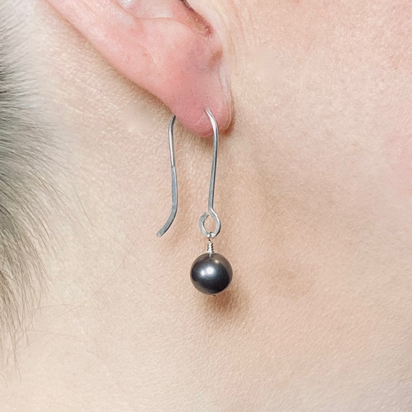 Dark gray pearl and silver drop earrings