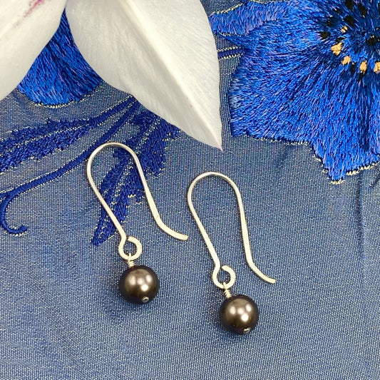 Dark gray pearl and silver drop earrings