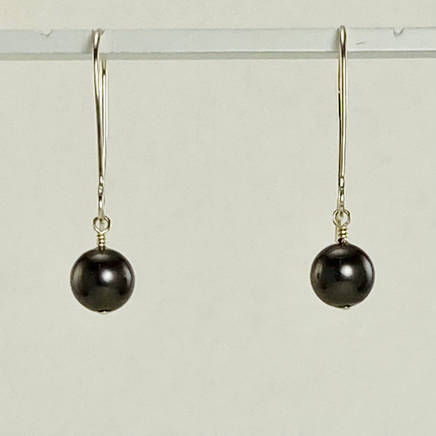 Dark gray pearl and silver drop earrings